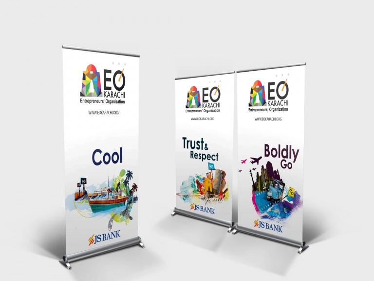 Báo giá standee cuốn giá rẻ